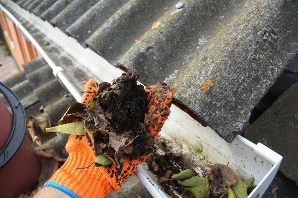 Seamless Gutter Cleaning in Jersey City